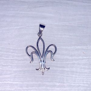 Fleur de lis sterling silver pendant